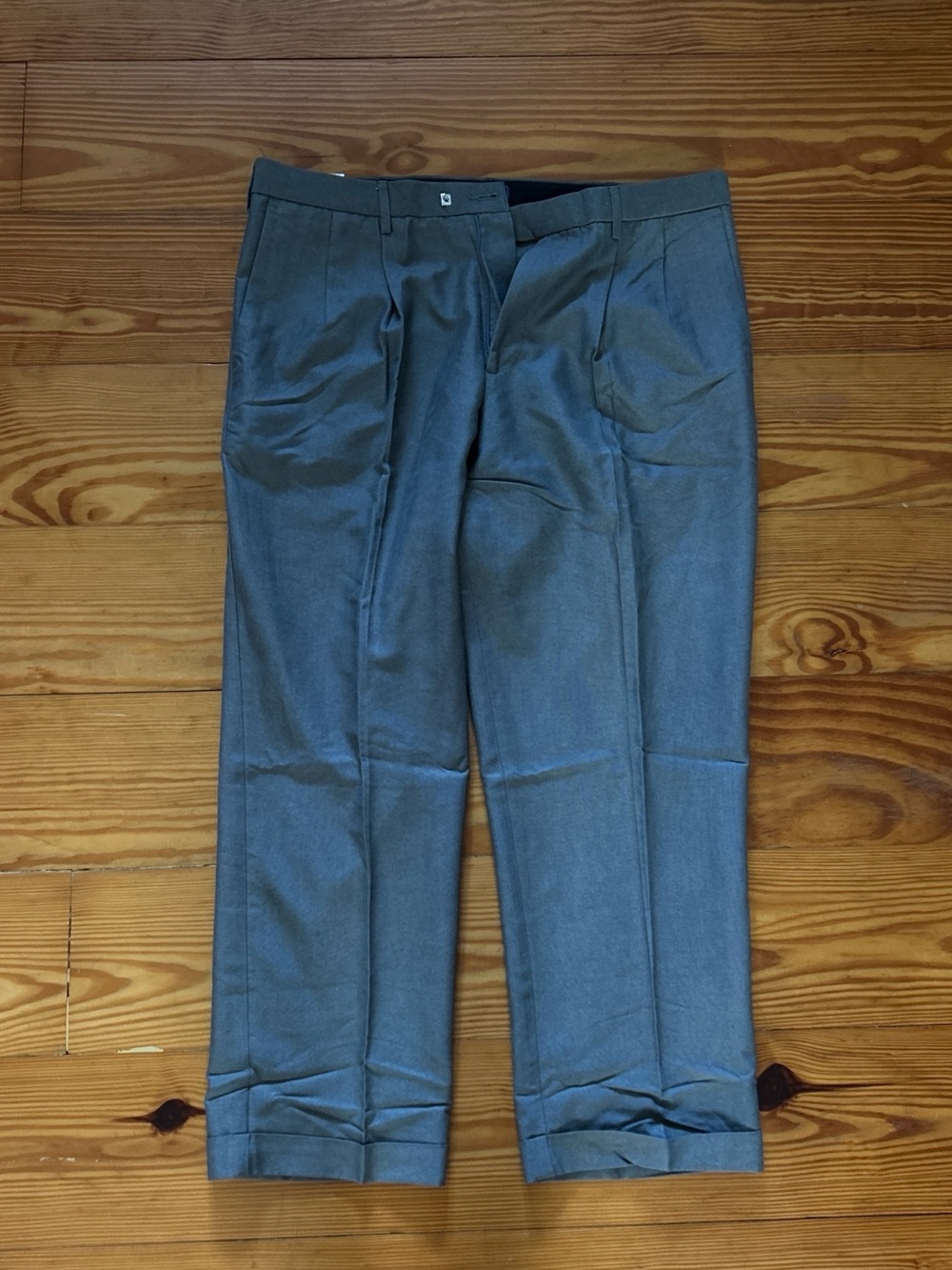 NWT Dockers Classic Men's Gray pleated Dress Pants